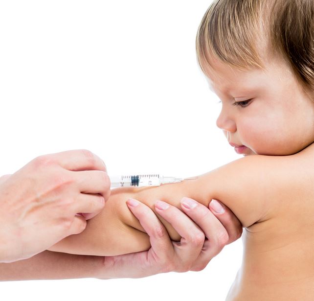 Impfung Baby - Immunologin räumt ein: Säuglinge würden nur geimpft, um Eltern abzurichten. Sind Baby Impfungen noch Sinnvoll?