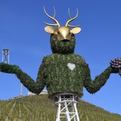 Göttin der Zeit Taggenbrunn 15m 4 250x250 - André Heller Kunstwerk auf Taggenbrunn