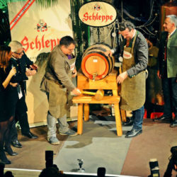 879699 250x250 - VIP Schleppe Bockbieranstich