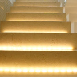 Margraf Scala in Bianco Perlino Spazzolato 250x250 - Stiegenaufgang mit Beleuchtung