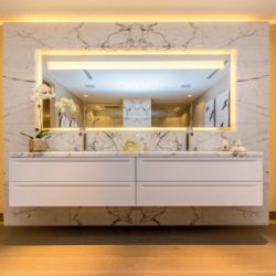 Margraf Rivestimento in Bianco Statuario 01 250x250 - DAS BADAMBIENTE AUS MARGRAF-MARMOR - Der Luxus, einzigartig zu sein