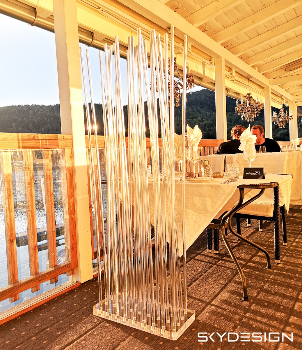 Plexiglas Sichtschutz für den Balkon und Terrasse - Elegante Skydesign Luxus Raumteiler für Ordinationen
