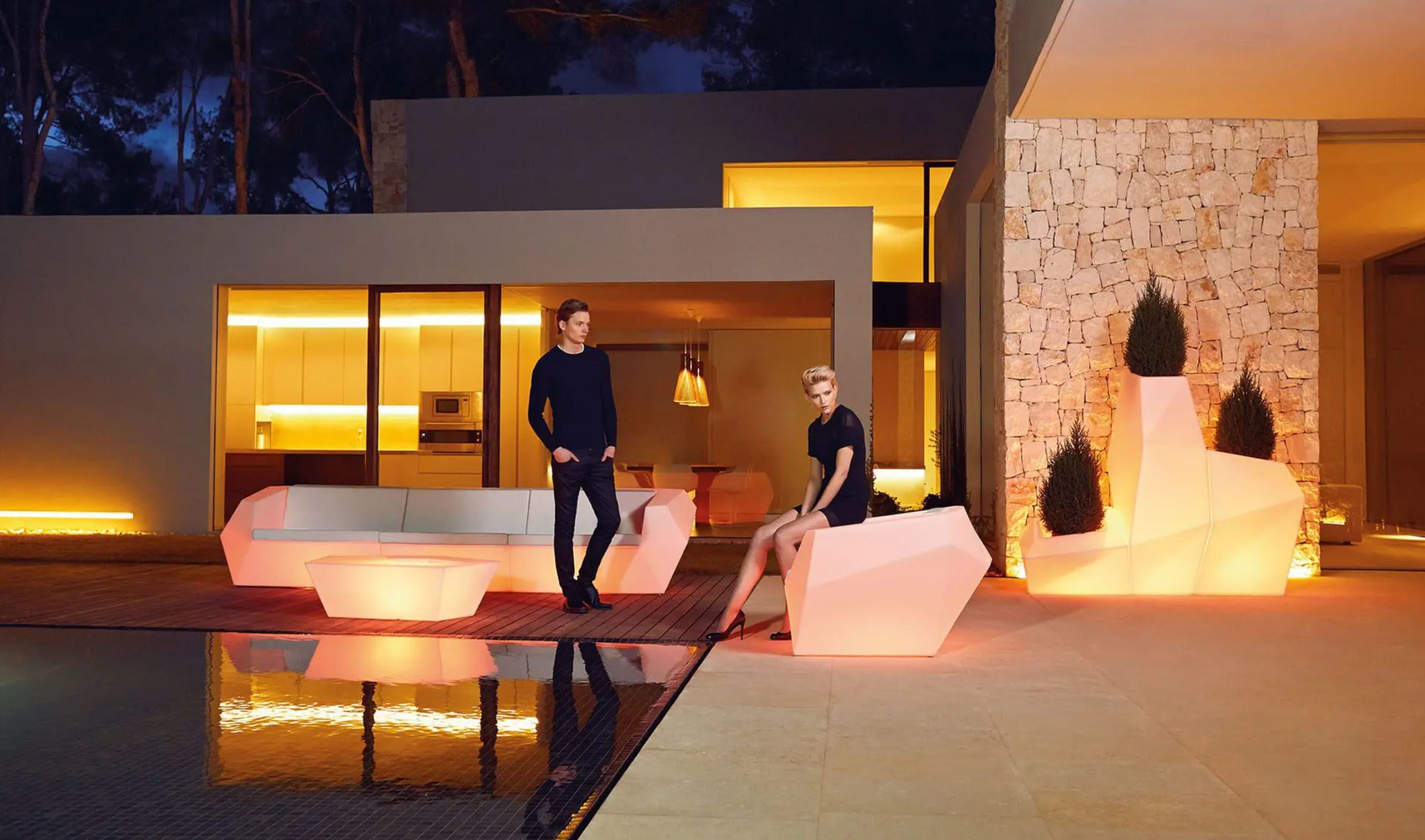 Vondom Faz Poolmoebel scaled - "Exklusives Design: Unsere Terrassenmöbel, Gartenmöbel Outdoor und Indoor in höchster Qualität"